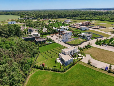 Comunitate exclusivistă - vilă modernă în mijlocul naturii