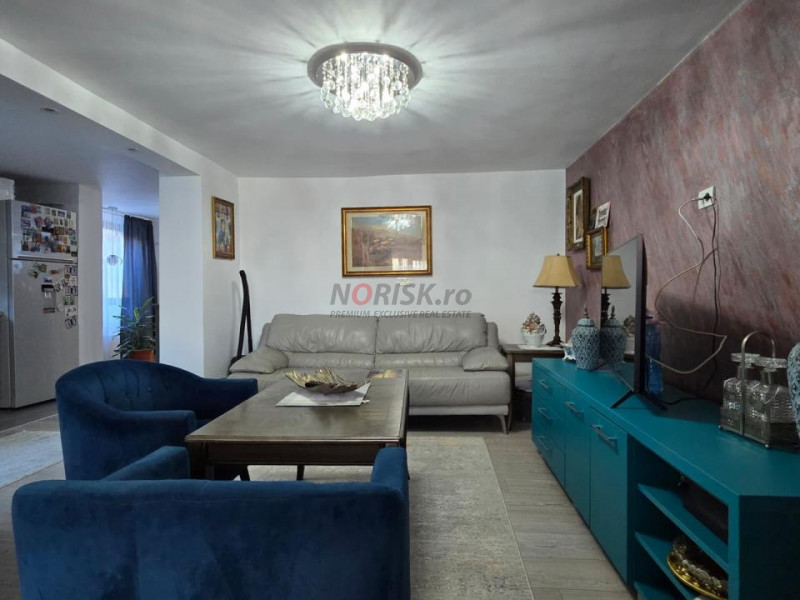 2 case + spațiu comercial | 6 dormitoare - băi proprii | 685 MP Teren 