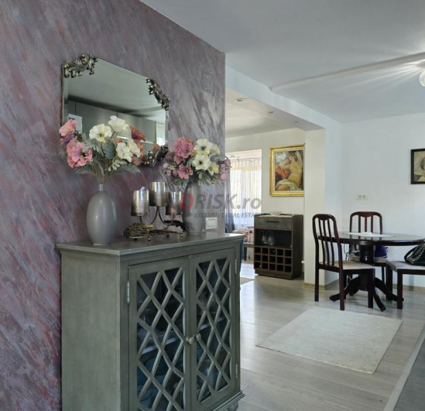 2 case + spațiu comercial | 6 dormitoare - băi proprii | 685 MP Teren 