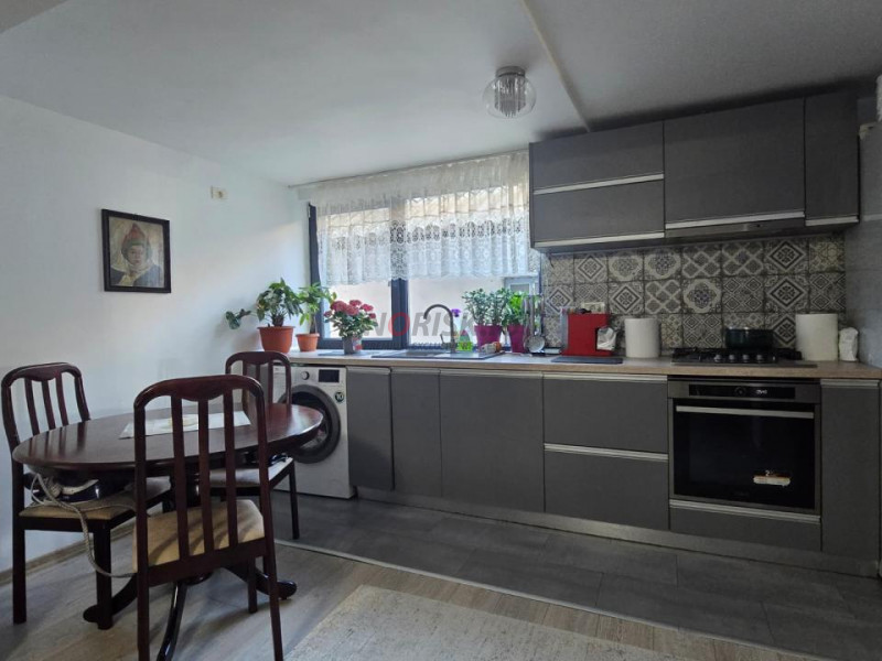 2 case + spațiu comercial | 6 dormitoare - băi proprii | 685 MP Teren 