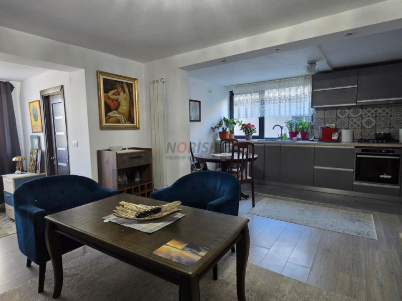 2 case + spațiu comercial | 6 dormitoare - băi proprii | 685 MP Teren 