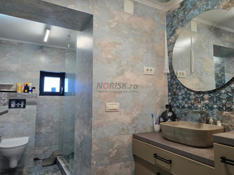 2 case + spațiu comercial | 6 dormitoare - băi proprii | 685 MP Teren 