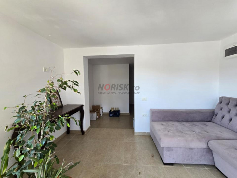 2 case + spațiu comercial | 6 dormitoare - băi proprii | 685 MP Teren 