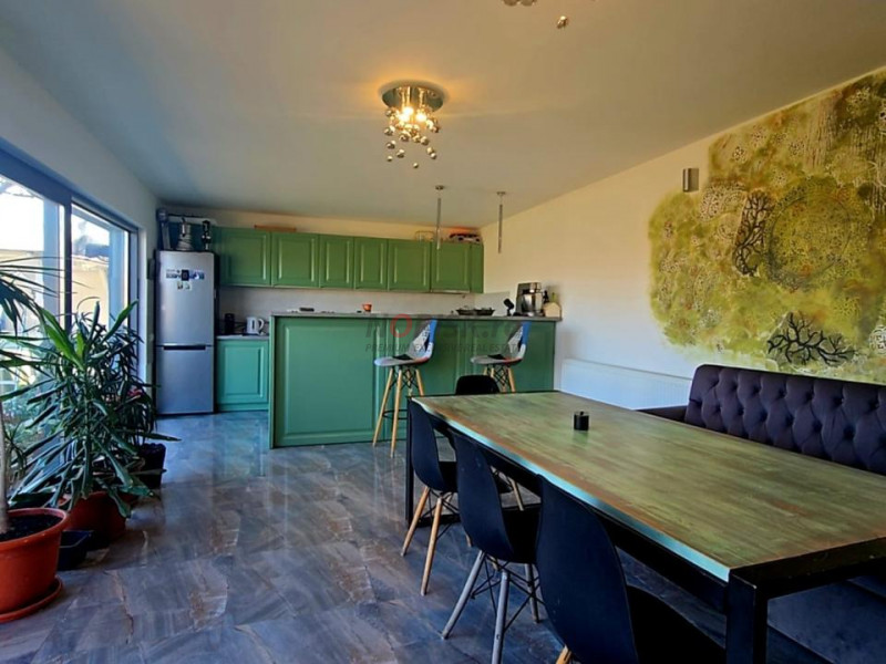 2 case + spațiu comercial | 6 dormitoare - băi proprii | 685 MP Teren 