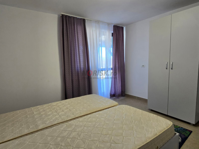 2 case + spațiu comercial | 6 dormitoare - băi proprii | 685 MP Teren 