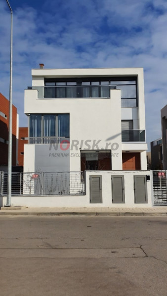 Elite Lakefront Villa – Greenlake