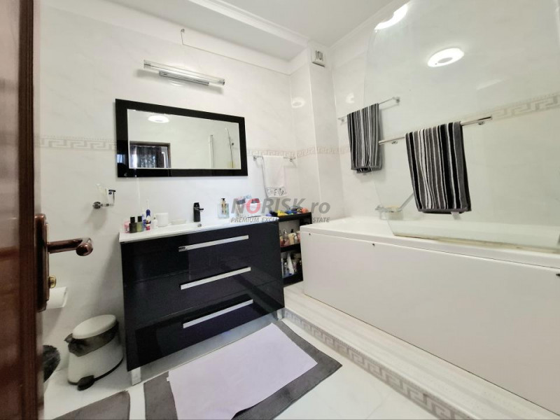 5 Camere | 217 MP | Panoramic | Etaj 2 + mansarda | Parcare | Centrală