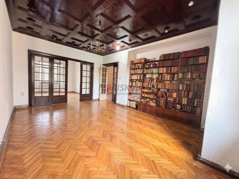 FARA Comision | Proprietate interbelică cu detalii originale | 93 mp | Mosilor