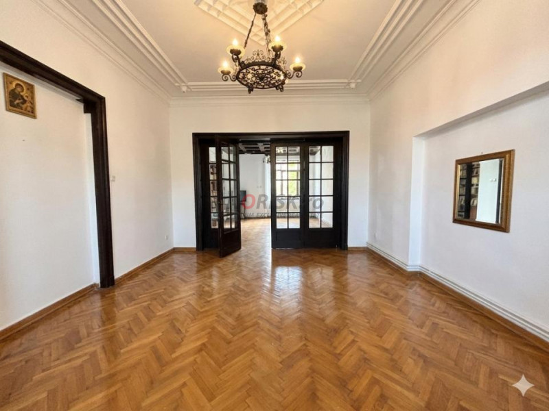 FARA Comision | Proprietate interbelică cu detalii originale | 93 mp | Mosilor