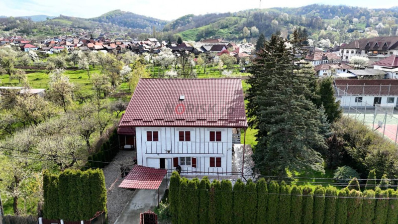 Refugiu de weekend sau business turistic, vila spatioasa, teren 1632 mp 