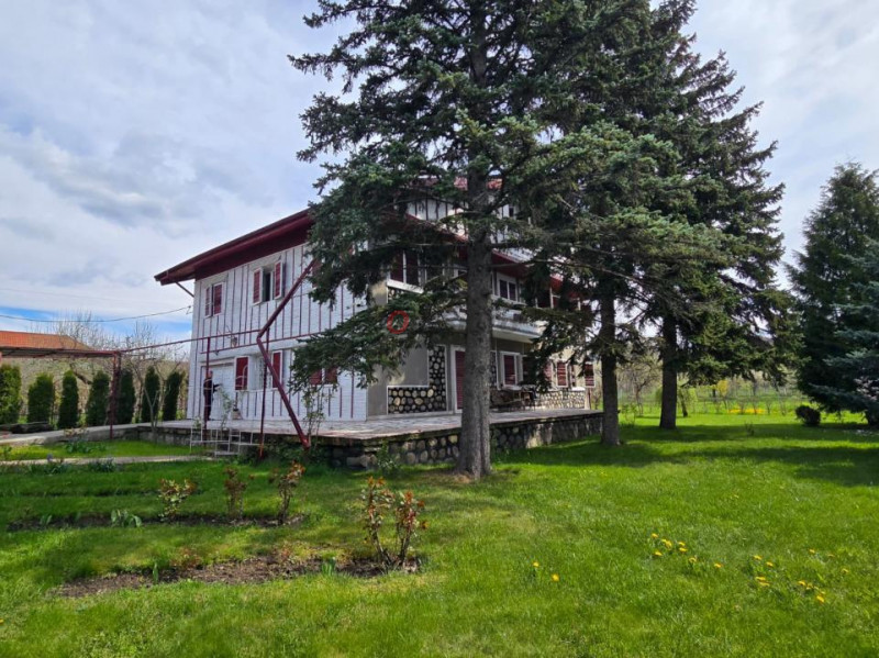 Refugiu de weekend sau business turistic, vila spatioasa, teren 1632 mp 