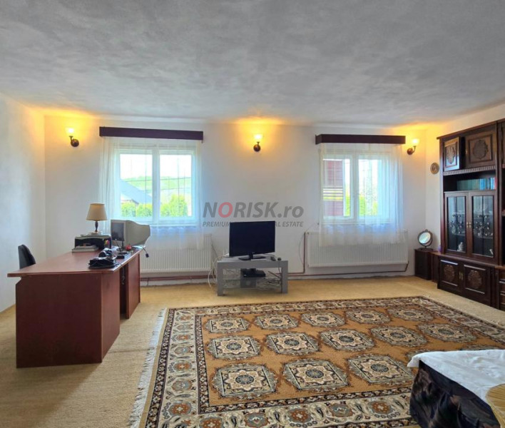 Refugiu de weekend sau business turistic, vila spatioasa, teren 1632 mp 