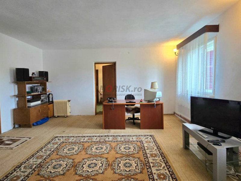 Refugiu de weekend sau business turistic, vila spatioasa, teren 1632 mp 