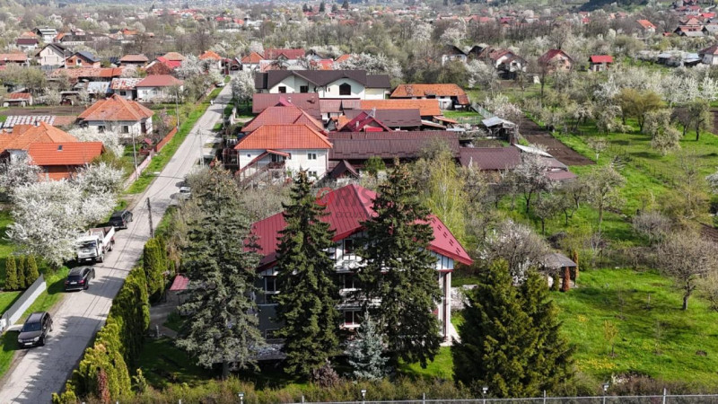 Refugiu de weekend sau business turistic, vila spatioasa, teren 1632 mp 