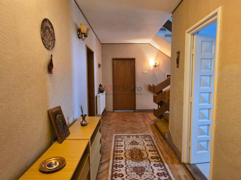 Refugiu de weekend sau business turistic, vila spatioasa, teren 1632 mp 