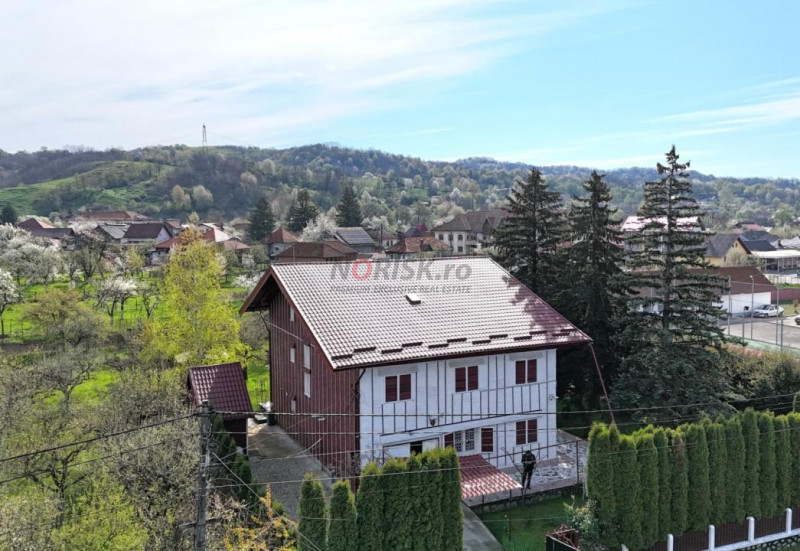 Refugiu de weekend sau business turistic, vila spatioasa, teren 1632 mp 