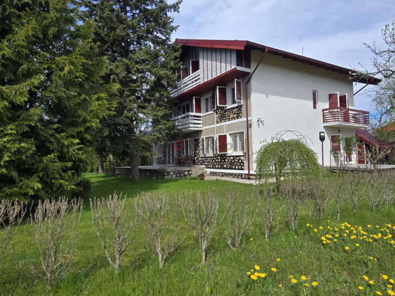 Refugiu de weekend sau business turistic, vila spatioasa, teren 1632 mp 