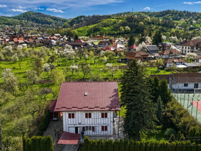 Vila 500 mp, teren 1.632 mp, ideala pentru locuinta sau pensiune