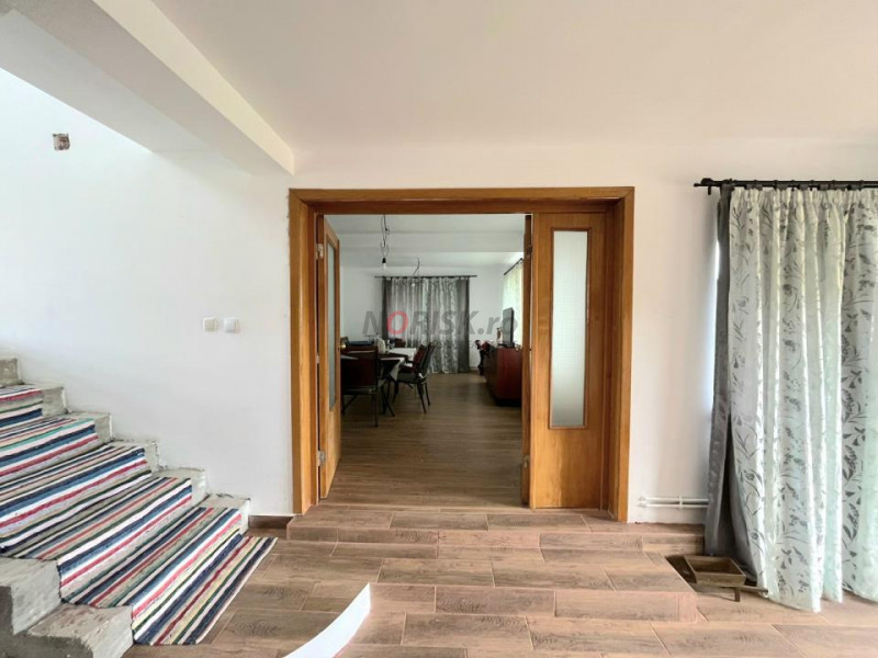 Vilă P+M cu 2300MP teren | 6 camere | 278MP | 30 min București 