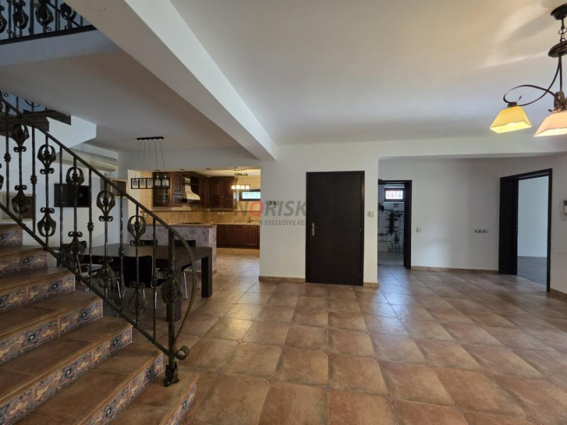 Casă Individuală în Pipera | 242 mp | Zonă Liniștită | Curte Privată