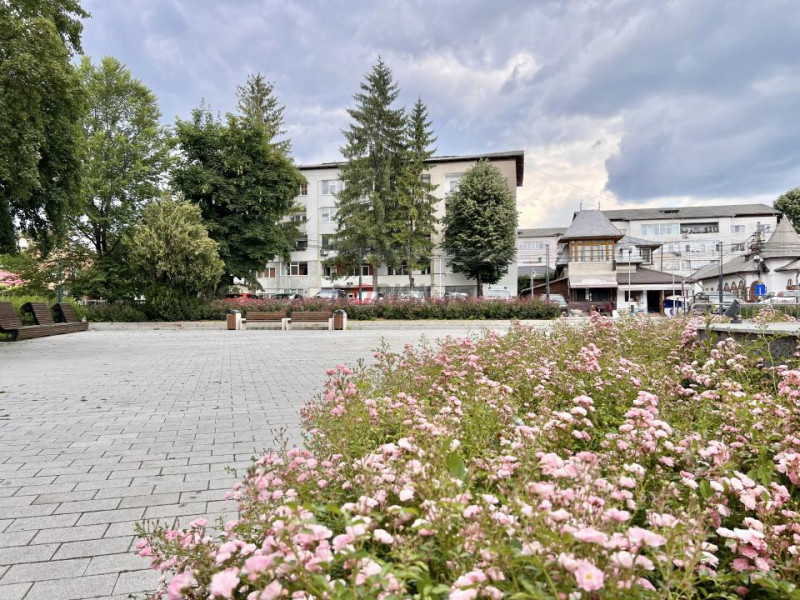 3 Camere I Vizavi de Parc PUCIOASA I 75 MP I Oportunitate !