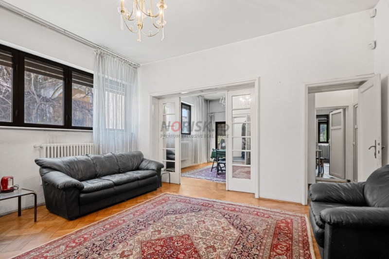 VANZARE VILA 9 CAMERE DECEBAL- RADU DE LA AFUMATI NR.42