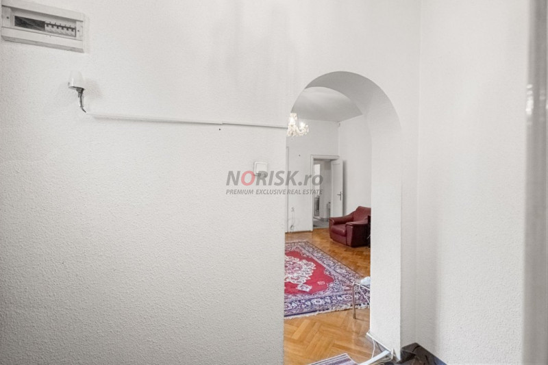 VANZARE VILA 9 CAMERE DECEBAL- RADU DE LA AFUMATI NR.42