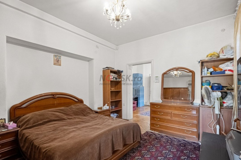 VANZARE VILA 9 CAMERE DECEBAL- RADU DE LA AFUMATI NR.42