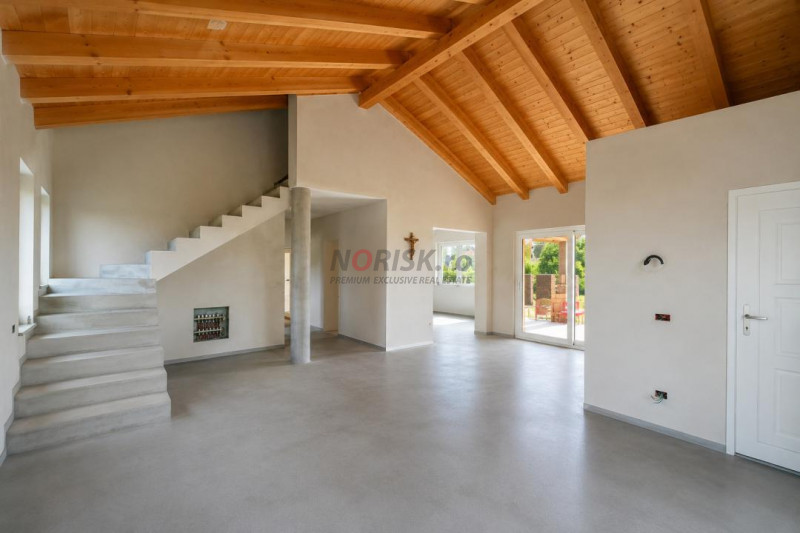 Casă P+M | 4 Camere | 210 mp | Teren 2.143 mp | Săvinești