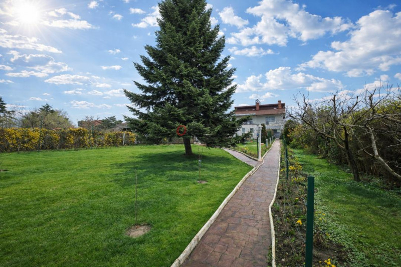 Refugiu exclusivist pe malul lacului Snagov – proprietate rară