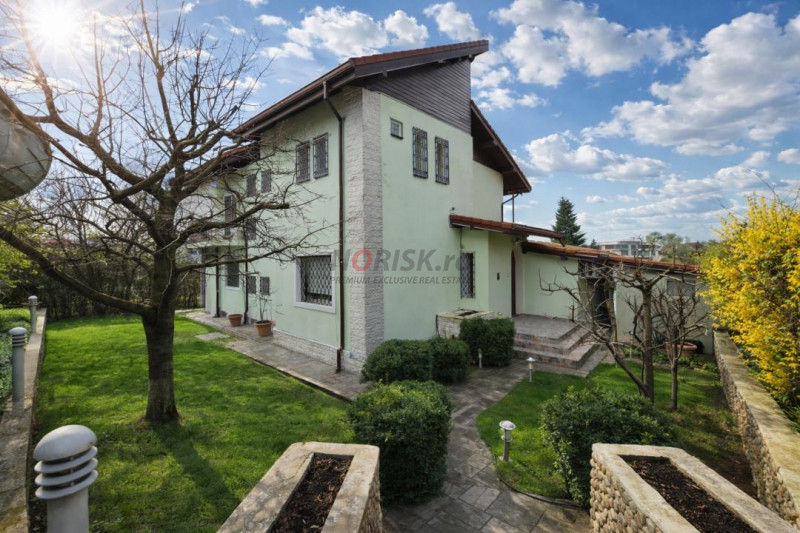 Refugiu exclusivist pe malul lacului Snagov – proprietate rară
