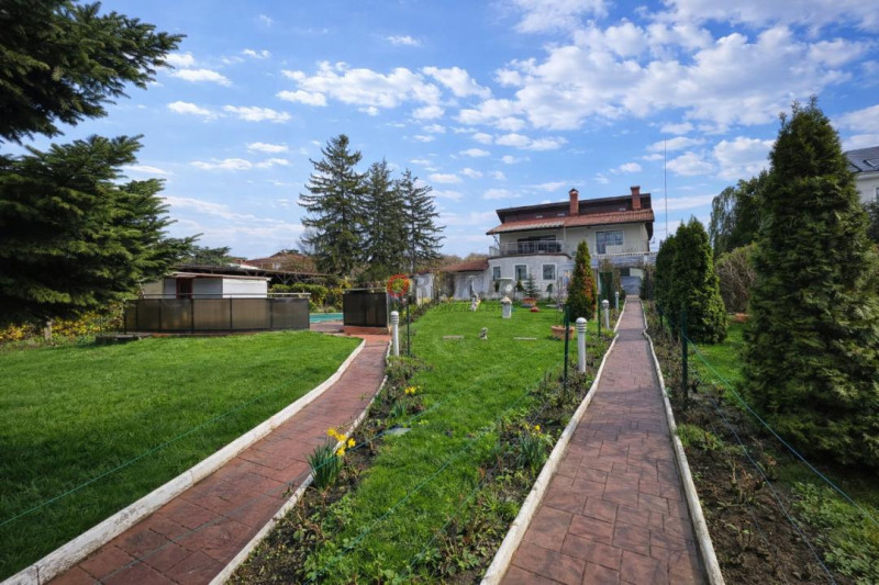 Refugiu exclusivist pe malul lacului Snagov – proprietate rară