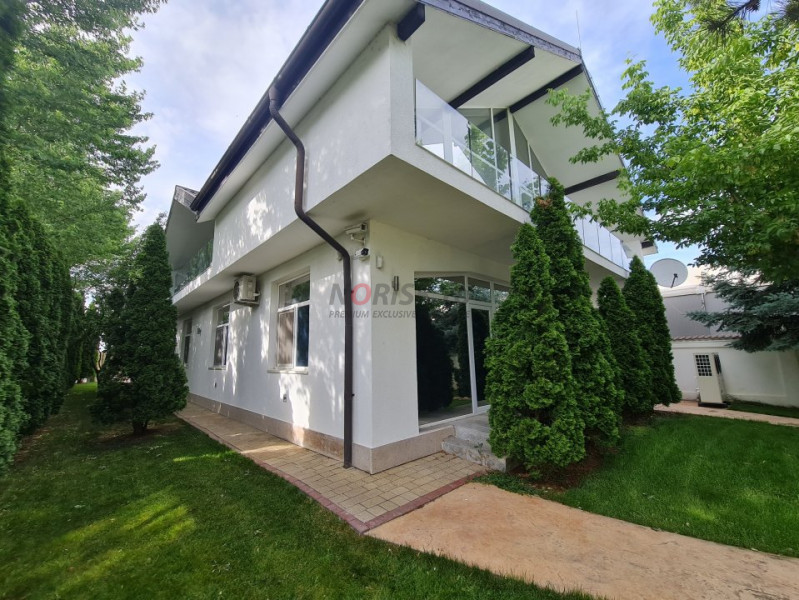 Private Estate lângă București | Vilă, Piscină & Sport Court