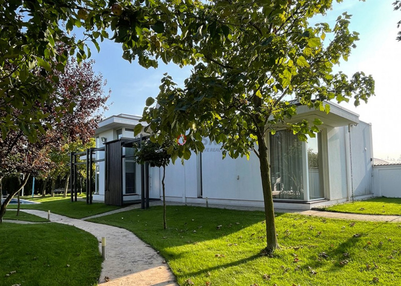 Private Estate lângă București | Vilă, Piscină & Sport Court