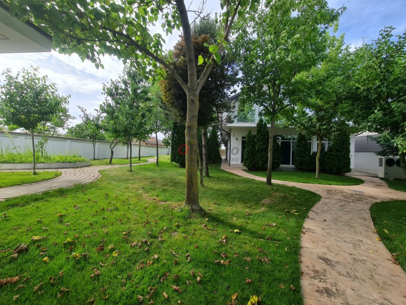 Private Estate lângă București | Vilă, Piscină & Sport Court