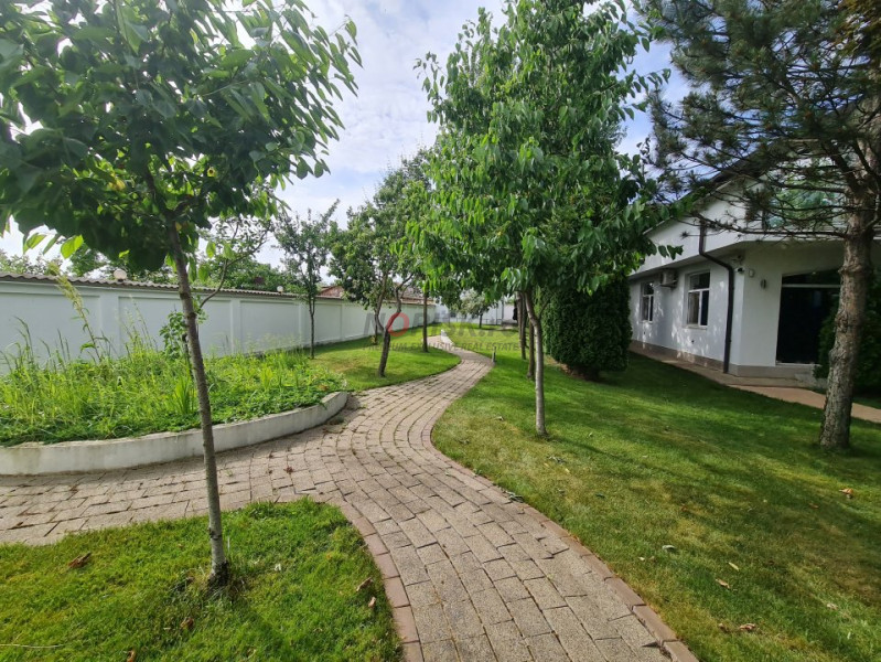 Private Estate lângă București | Vilă, Piscină & Sport Court