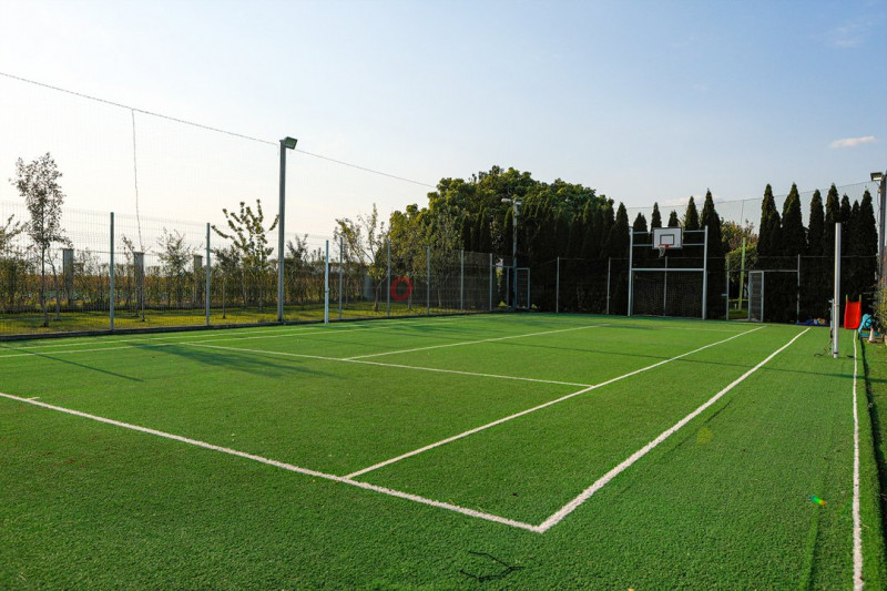 Private Estate lângă București | Vilă, Piscină & Sport Court