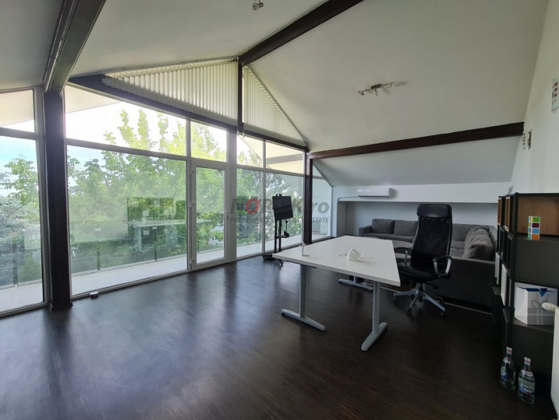Private Estate lângă București | Vilă, Piscină & Sport Court