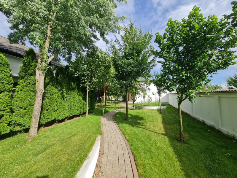 Private Estate lângă București | Vilă, Piscină & Sport Court