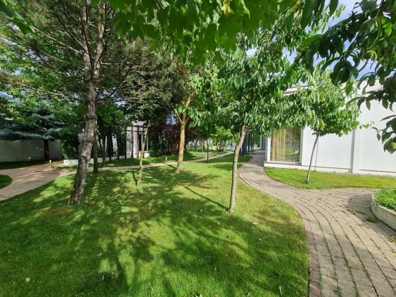 Private Estate lângă București | Vilă, Piscină & Sport Court