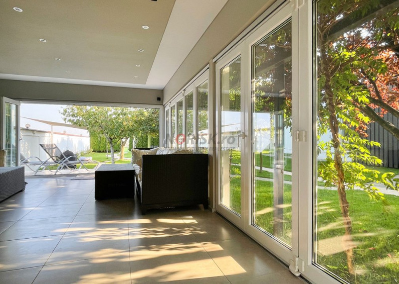 Private Estate lângă București | Vilă, Piscină & Sport Court