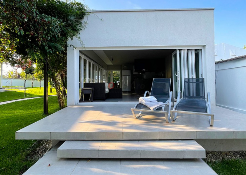 Private Estate lângă București | Vilă, Piscină & Sport Court