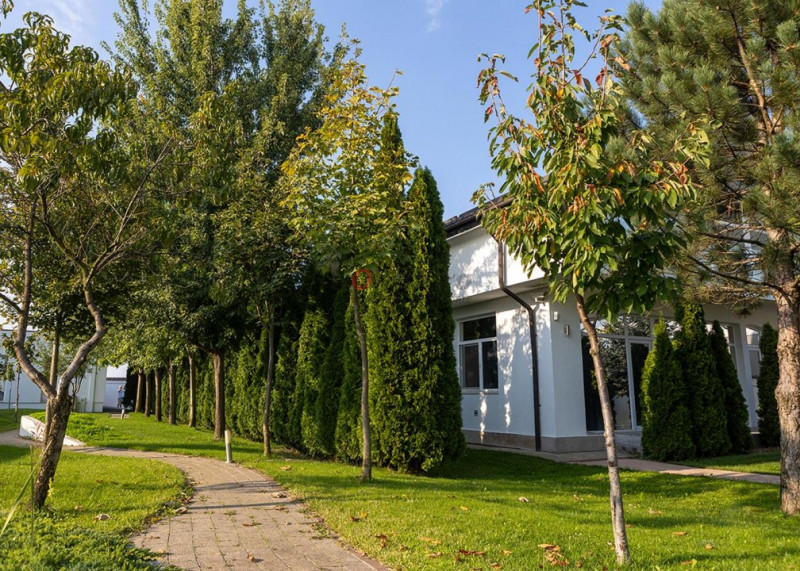 Private Estate lângă București | Vilă, Piscină & Sport Court