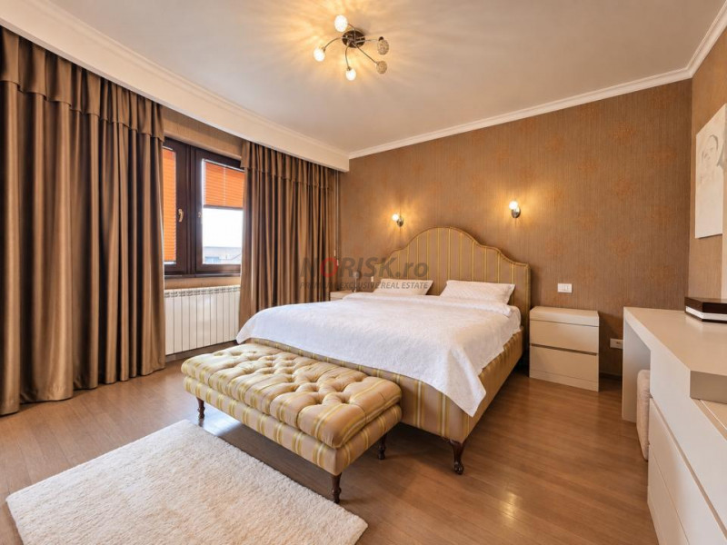 Proprietate exclusivistă cu piscină, garaj și teren de 900 mp