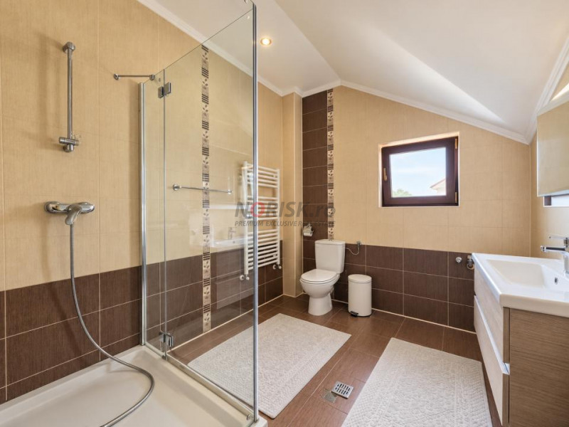 Proprietate exclusivistă cu piscină, garaj și teren de 900 mp