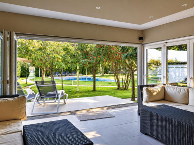 Private Estate lângă București | Vilă, Piscină & Sport Court