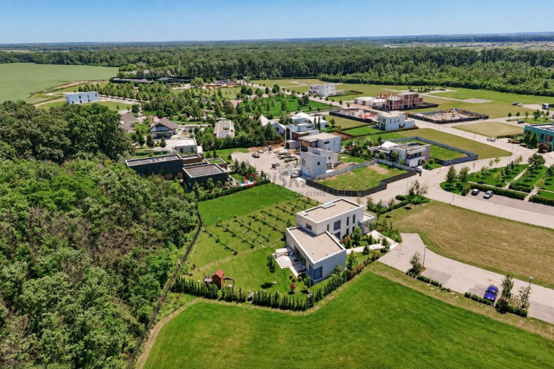 Comunitate exclusivistă - vilă modernă în mijlocul naturii
