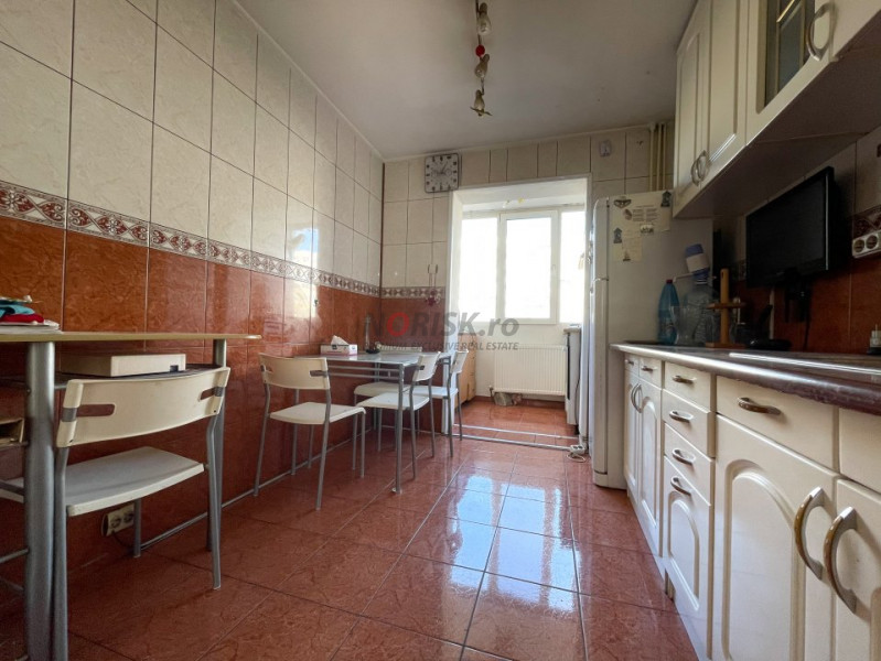 LUJERULUI 5 Minute Apartament 3 Camere 70mp 2 Bai Bloc 1980