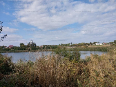 Teren cu deschidere la lacul Fundeni 