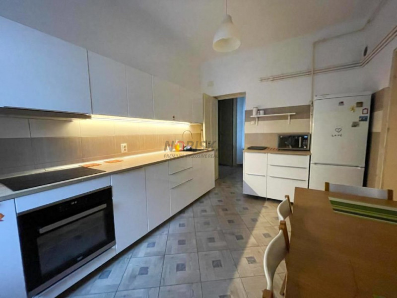 Apartament Interbelic 4+1 Camere 170mp Fara R sau U in Vila BERZEI